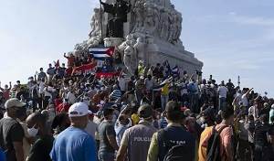 A crowd of people in front of a statue

Description automatically generated with medium confidence