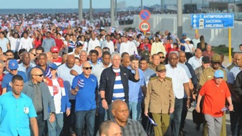 Cubans mobilize image